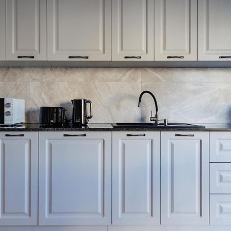 The Corner Luxe Apartment Boekarest Buitenkant foto