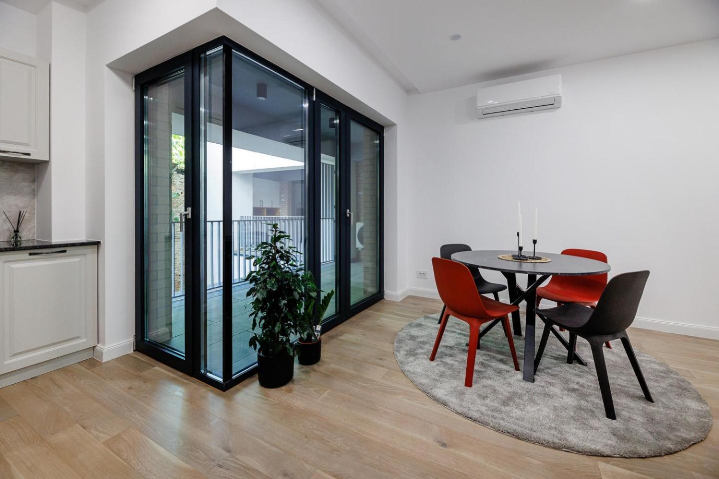 The Corner Luxe Apartment Boekarest Buitenkant foto